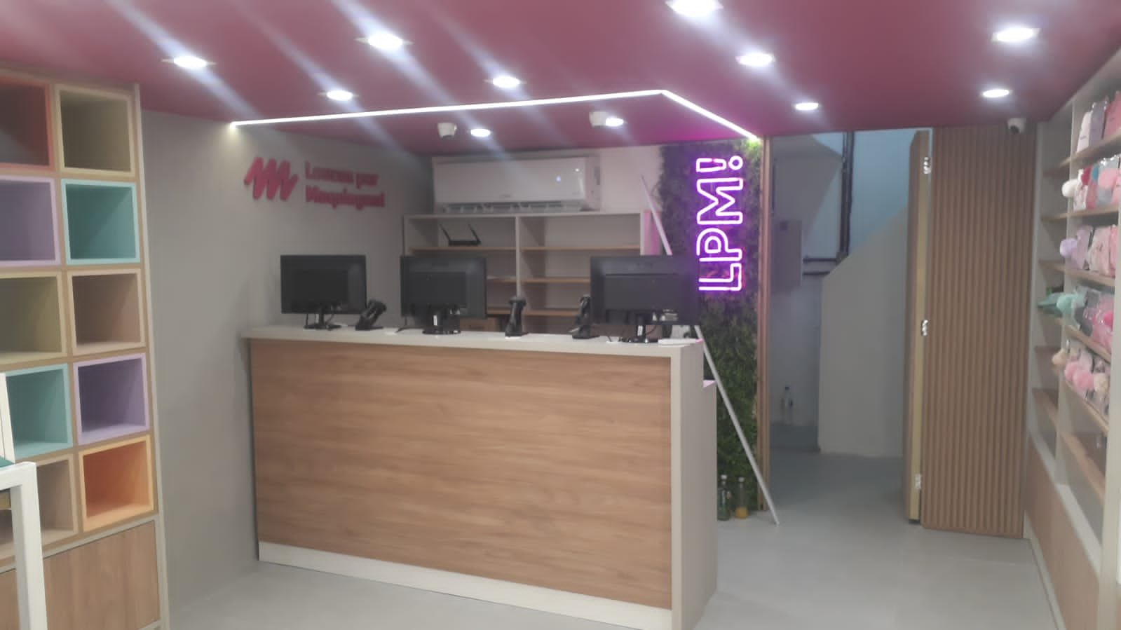 Execução comercial com acabamento moderno