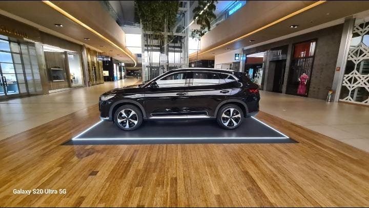 Ambiente comercial reformado com padrão profissional